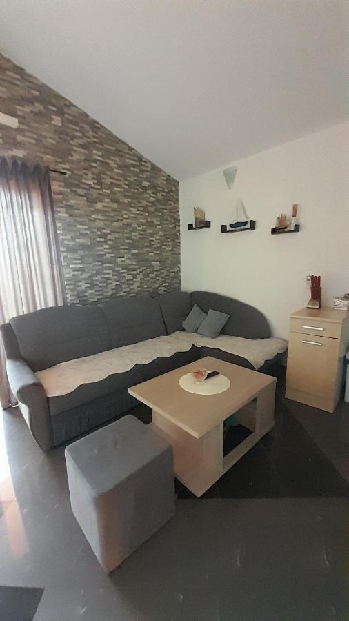 Apartmani Ivankovic Карлобаг Экстерьер фото