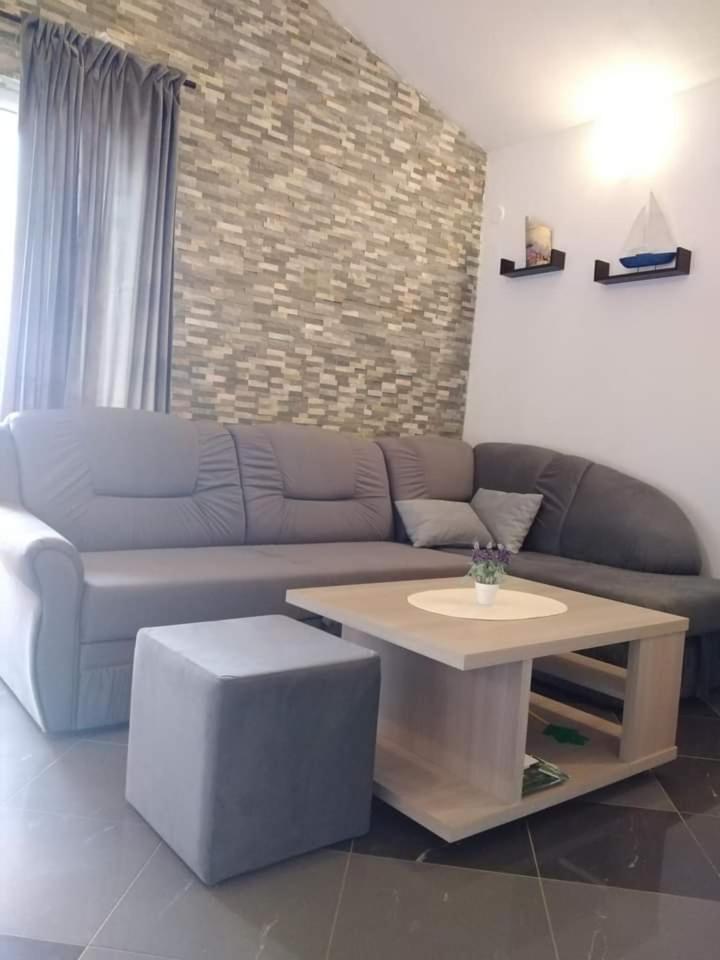 Apartmani Ivankovic Карлобаг Номер фото